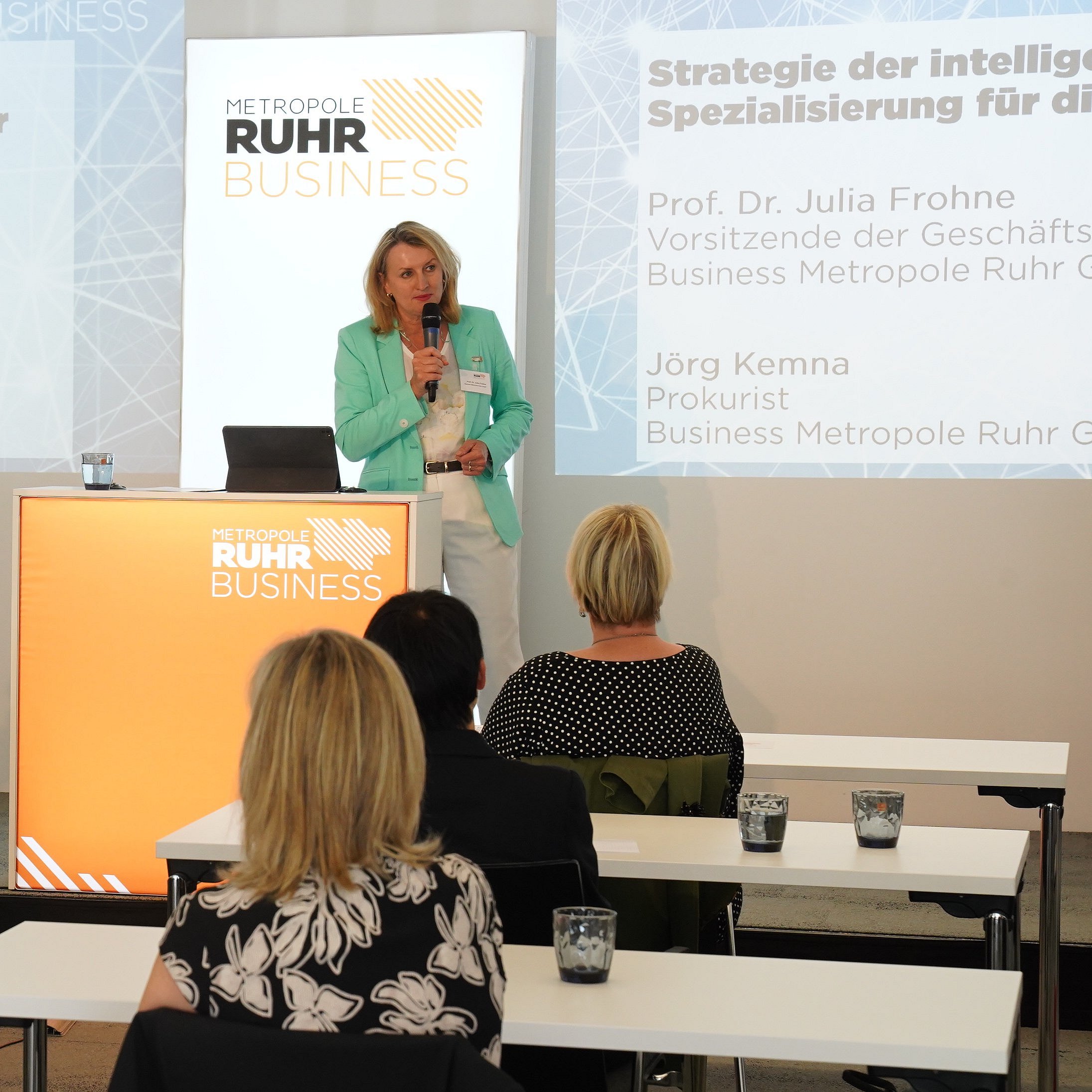 Prof. Dr. Julia Frohne presents the S3 strategy for future markets to all stakeholders in the Ruhr region