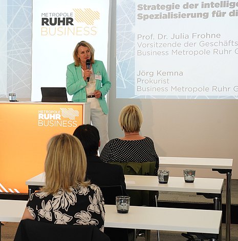Prof. Dr. Julia Frohne presents the S3 strategy for future markets to all stakeholders in the Ruhr region