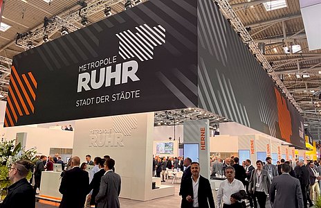 Der Stand der Metropole Ruhr auf der EXPO REAL 2023 in der Außenansicht in München vor Ort.