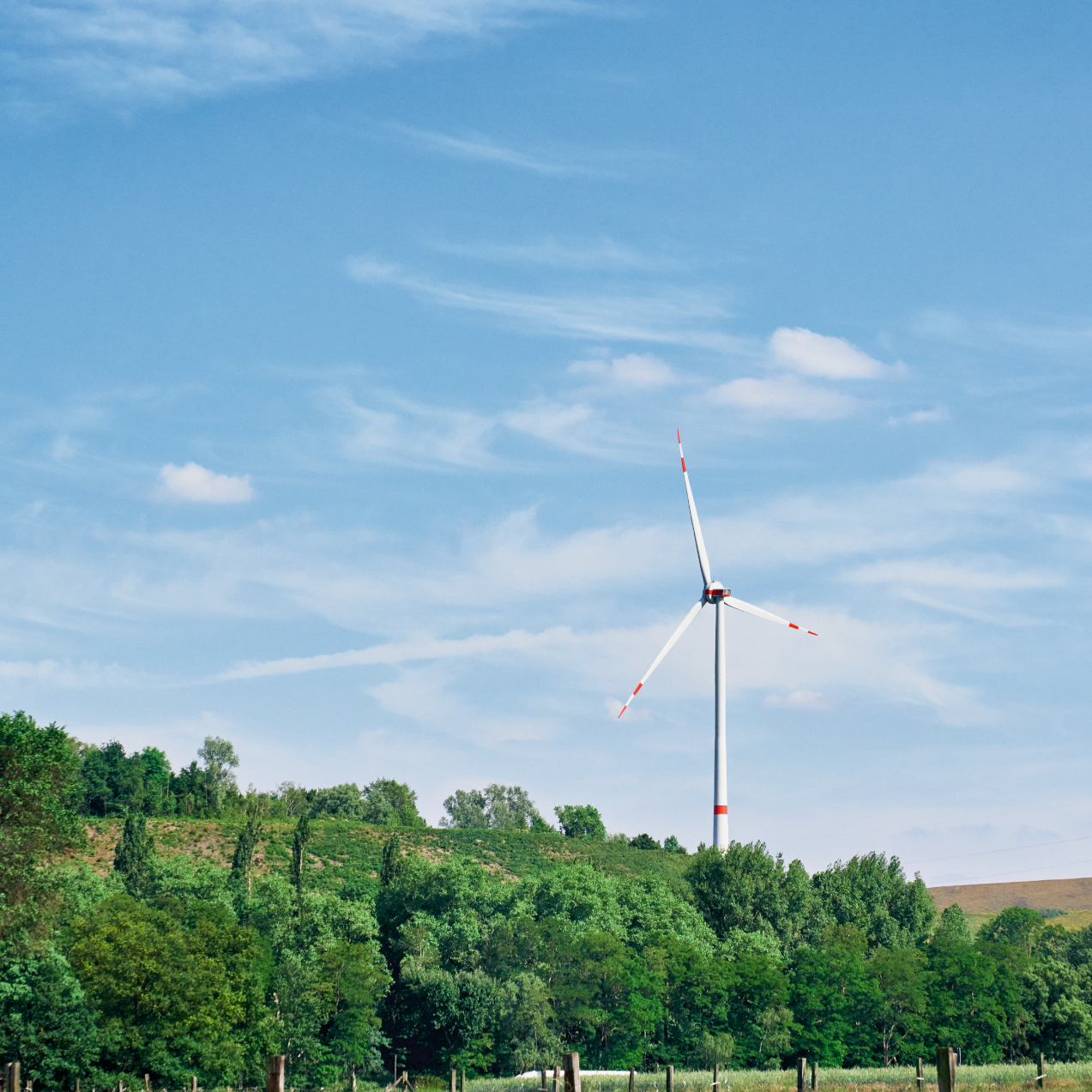 Windrad zur Gewinnung von grüner Energie für Wasserstoff